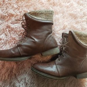 Brayndis Lace-up Boots